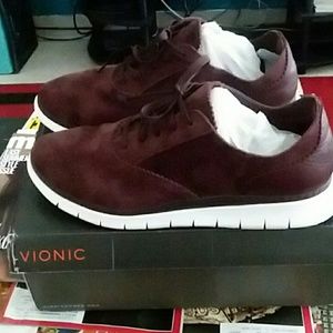 Nwb Vionic size 12 wide suede sneakers